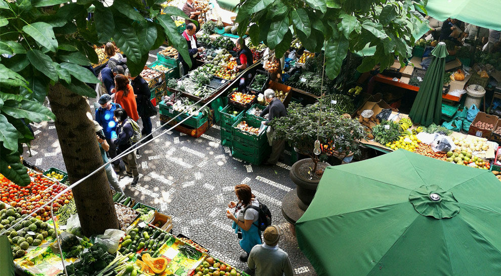 market uliczny owoce warzywa